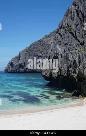 Rocky cliff coast in the area of El Nido in Palawan, Philippines Stock Photo