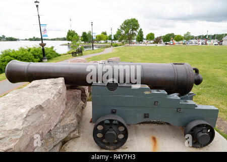 A Georgian era cannon at Gananoque in Ontario, Canada. The town is seen as a gateway to the Thousand Islands region, on the border of the USA and Cana Stock Photo