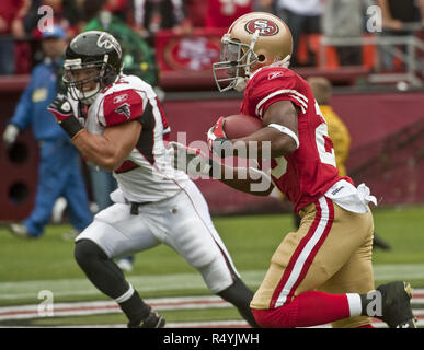 San Francisco, California, USA. 11th Oct, 2009. San Francisco 49ers running back Glen Coffee #29 run by Atlanta Falcons linebacker Coy Wire #52 to make touchdown on Sunday, October 11, 2009 at Candlestick Park, San Francisco, California. Falcons defeated the 49ers 45-10. Credit: Al Golub/ZUMA Wire/Alamy Live News Stock Photo