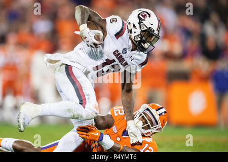 Shi Smith (13) of the South Carolina Gamecocks avoids the tackle