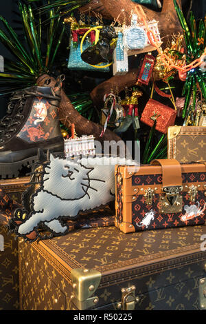 Louis Vuitton holiday window at Fifth Avenue and 57th Street, NYC, USA Stock Photo: 226809688 ...