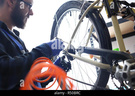 Bicycle cleaning online service