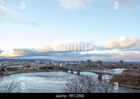 Panorama of Gatineau Hull, in Quebec, facing Ottawa, Ontario, and the Outaouais river, with the iconic Alexandra bridge in front at sunset. Gatineau i Stock Photo