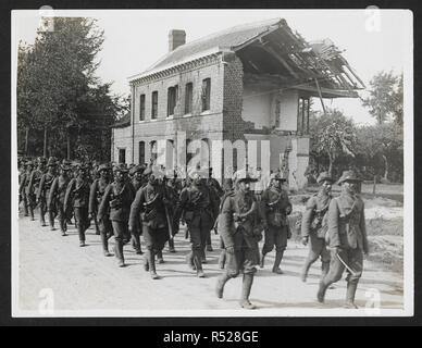 [39th] Garhwali Riflemen on the march in France [Estaire La BassÃ©e Road]. The ruins of a shelled building in the background. 4 August 1915. Record of the Indian Army in Europe during the First World War. 20th century, 1915. Gelatin silver prints. Source: Photo 24/(238). Author: Girdwood, H. D. Stock Photo