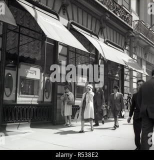 Cartier 1956 Necklace, Store, New York — Advertisement