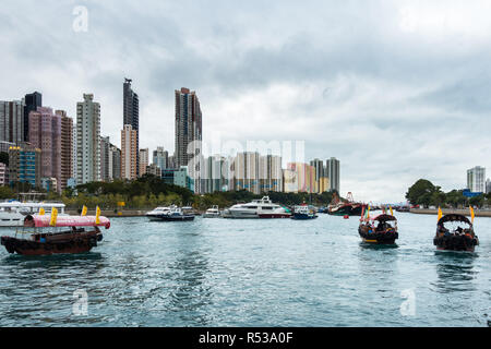 Sampan ride is a popular tourist activity to explore Aberdeen habour and the floating village where people live on house boats, Hong Kong Stock Photo