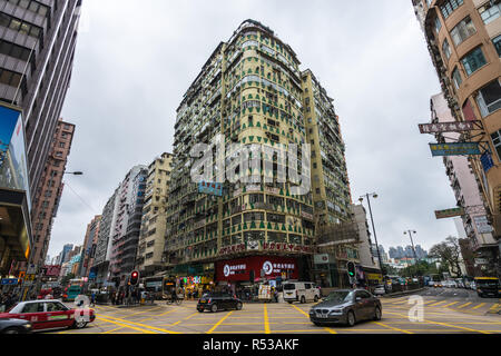 Run-down building at the junction of Nathan Road and Jordan Road, one of most densely populated areas in the world. Hong Kong, Kowloon, January 2018 Stock Photo