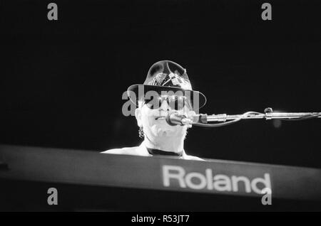 Elton John performing at the National Exhibition Centre, Birmingham, on his Reg Strikes Back Tour. 17th May 1989. Stock Photo