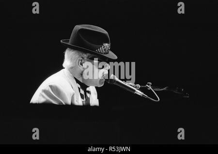Elton John performing at the National Exhibition Centre, Birmingham, on his Reg Strikes Back Tour. 17th May 1989. Stock Photo