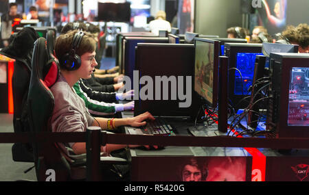 Barcelona, Spain. 29th November, 2018. People playing video games during the Barcelona Games World 2018 at Gran Via Fira on November 28, 2018 in Barcelona, Spain. © Victor Puig/Alamy Live News Stock Photo