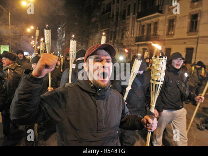 Kiev, Ukraine. 29th Nov, 2018. Activists hold torches during their torch march in Kiev, Ukraine, on 29 November 2018. Activists gathered to ask for justice for protesters killed at the EuroMaidan revolution in 2014 and investigation of crimes. Credit: Serg Glovny/ZUMA Wire/Alamy Live News Stock Photo
