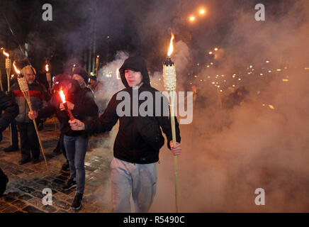Kiev, Ukraine. 29th Nov, 2018. Activists hold torches and a smoke flares during their torch march in Kiev, Ukraine, on 29 November 2018. Activists gathered to ask for justice for protesters killed at the EuroMaidan revolution in 2014 and investigation of crimes. Credit: Serg Glovny/ZUMA Wire/Ģ����ý Live News Stock Photo