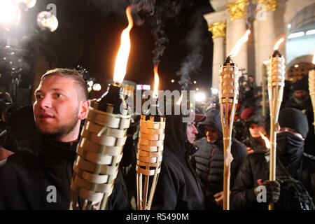 Kiev, Ukraine. 29th Nov, 2018. Activists hold torches and a smoke flares during their torch march in Kiev, Ukraine, on 29 November 2018. Activists gathered to ask for justice for protesters killed at the EuroMaidan revolution in 2014 and investigation of crimes. Credit: Serg Glovny/ZUMA Wire/Alamy Live News Stock Photo
