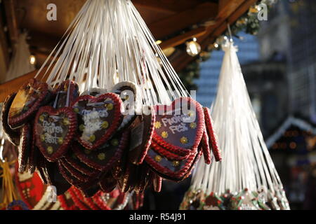 Berlin, Germany. 28th Nov, 2018. Berlin: Gingerbread at the stall at the Christmas market on the Breitscheidplatz. Credit: Simone Kuhlmey/Pacific Press/Alamy Live News Stock Photo