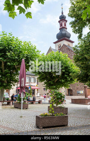 Rudesheim, Hesse, Germany.  Market Square, St. Jacobus Catholic Church in Background. Stock Photo