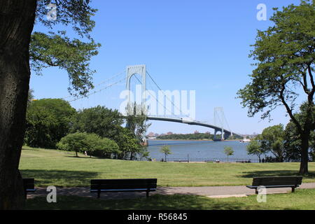 Bronx-Whitestone Bridge, from Francis Lewis Park, Whitestone, Queens, New York Stock Photo