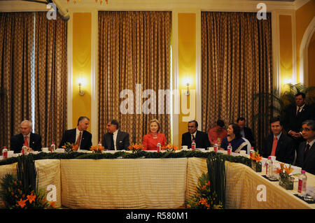 From left to right: Jamshyd N. Godrej, Chairman of the Board of Godrej and Boyce Manufacturing Company Limited; Timothy J. Roemer, U.S. Ambassador-Designate to India; Ratan Tata, Chairman of the Tata Group; Secretary Clinton; Mukesh Ambani, chairman and managing director of Reliance Industries; Swati Piramal, Director of Strategic Alliance and Communication at Piramal Healthcare Ltd.; Robert O. Blake, Assistant Secretary of State for South and Central Asia; O.P. Bhatt, Chairman of the State Bank of India Stock Photo