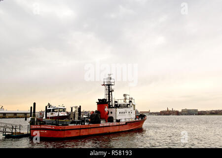 2008 - Baltimore City Fire Department Fire Boat Stock Photo