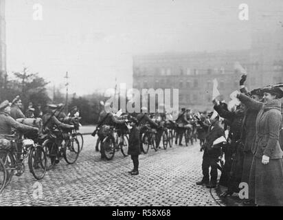 German Revolution - Government troops mobilize to aid Ebert in Germany. Detachment of German bicycle corps marching through the streets of Cologne after the mobilization to aid the Ebert government ca. 1918-1919 Stock Photo