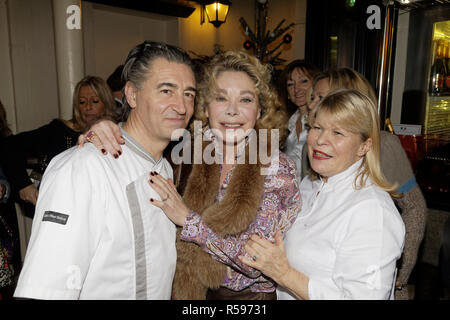 https://l450v.alamy.com/450v/r59731/paris-france-29th-nov-2018-chef-jean-pierre-jacquin-actress-grace-de-capitani-and-chef-ghislaine-arabian-jean-eric-duluc-president-of-the-international-federation-of-tourism-awarded-the-2018-lauriers-dor-of-excellence-international-hotel-tourism-to-thomas-chaumette-of-best-western-hotel-le-18-paris-on-november-29-2018-credit-bernard-menigaultalamy-live-news-r59731.jpg