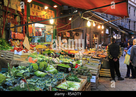 Vegetable stall, market in the quarter La Vucciria, Mercato Vucciria, Palermo, Sicily, Italy Stock Photo