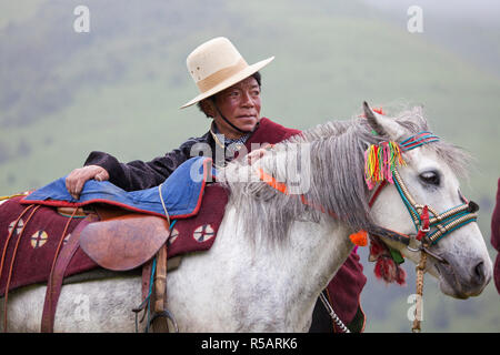 Horsemen at horse festival nr Daofu, Tibetan area, Sichuan, China Stock Photo