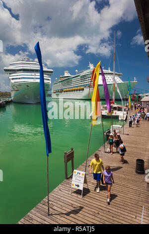 Antigua and Barbuda, Antigua, St. Johns, Heritage Quay, Cruiseship terminal, with tourists Stock Photo