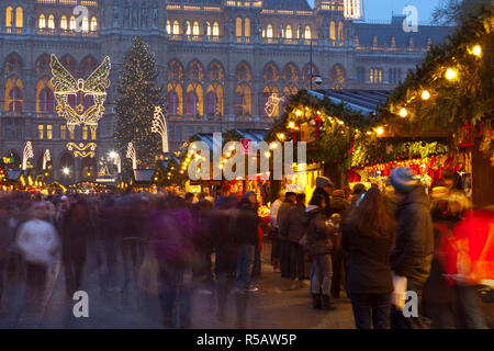 Christmas Markets, Rathaus (Town Hall), Vienna, Austria Stock Photo