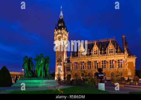 France, Nord-Pas de Calais Region, Calais, town hall and The Burghers of Calais sculpture by Rodin Stock Photo