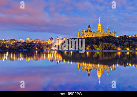 Canada, Ontario, Ottawa, Canadian Parliament across Ottawa River Stock Photo