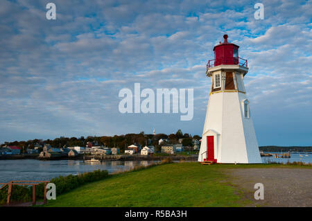 Canada, New Brunswick, Campobello Island, Mulholland Point Lighthouse, Lubec USA in background Stock Photo