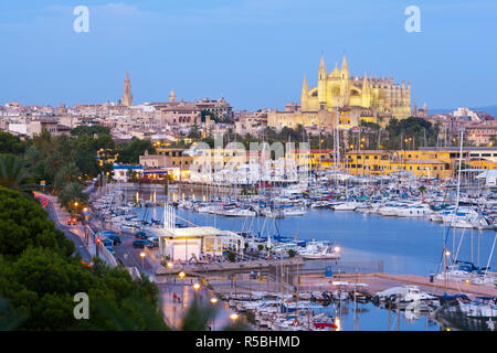 Cathedral La Seu and harbour, Palma de Mallorca, Mallorca, Balearic Islands, Spain Stock Photo