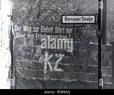 9/24/1961 - Banner Saying 'The Road to Unity Can Only Be Achieved Through a Peace Contract' Stock Photo