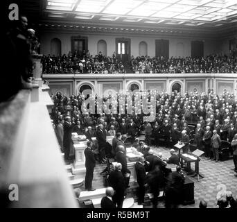 New Speaker of the House sworn in. The new Speaker of the House, Rep. Nicholas Longworth, Republican from Ohio, being sworn in at the opening of the 69th Congress, Dec. 4th. Mr. Longworth can be seen at the extreme left in the photograph Stock Photo