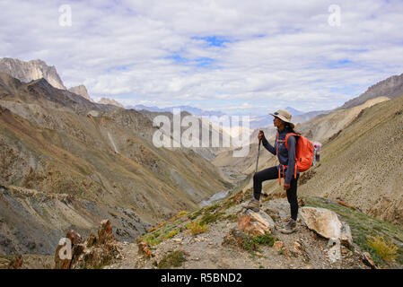 Trekking in the wild Sumdah Chenmo on the Lamayuru-Chilling trek, Ladakh, India Stock Photo