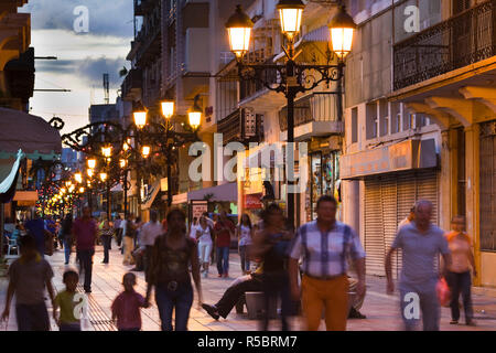 Dominican Republic, Santo Domingo, Zona Colonial, Calle El Conde, pedestrians Stock Photo