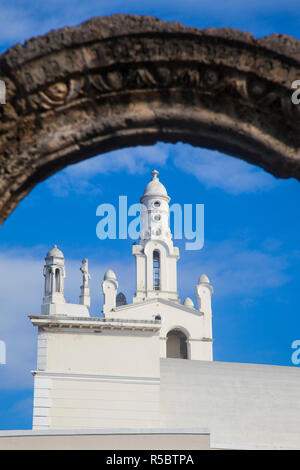 Dominican Republic, Santa Domingo, Colonial zone, Ruinas del Hospital San Nicolas de Bari and Church of La Altagracia. Stock Photo