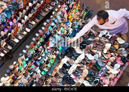 Shoe seller, Central bazaar district, Mumbai, India Stock Photo