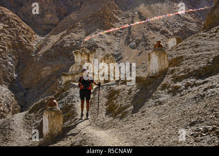 Trekking in the wild Sumdah Chenmo on the Lamayuru-Chilling trek, Ladakh, India Stock Photo