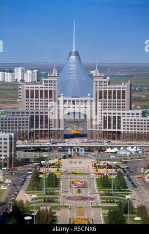 Kazakhstan, Astana, View of city looking along Nurzhol Bulvar - central boulevard towards KazMunaiGas building and Khan Shatyr Entertainment center Stock Photo