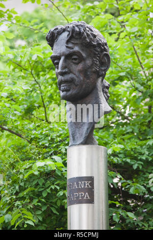 Lithuania, Vilnius, bust to US rock singer Frank Zappa Stock Photo