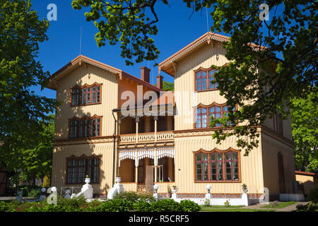 Lithuania, Western Lithuania, Curonian Spit, Juodkrante, village house detail Stock Photo