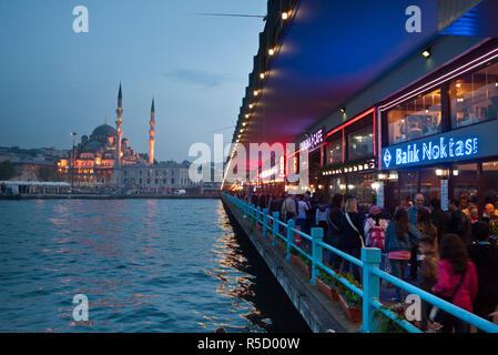 New Mosque (Yemi Cami) and Galata Bridge, Istanbul, Turkey Stock Photo