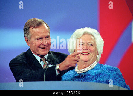 ***FILE PHOTO*** George H.W. Bush Has Passed Away Former United States President George H.W. Bush, left, and former first lady Barbara Bush, right, on the podium of the 1996 Republican National Convention at the San Diego Convention Center in San Diego, California on August 12, 1996. Credit: Ron Sachs/CNP /MediaPunch Credit: MediaPunch Inc/Alamy Live News Stock Photo