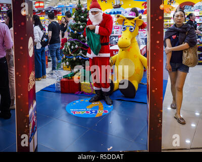 Bangkok, Thailand, 01 December, 2018. - A Thai man in Santa Claus outfit waits to hand out small gifts to shoppers at the Toys R Us store in Central World in Bangkok. Toys R Us closed all of their brick and mortar stores in the United States in 2018 but kept many of their overseas stores open. Credit: Jack Kurtz/ZUMA Wire/Alamy Live News Stock Photo