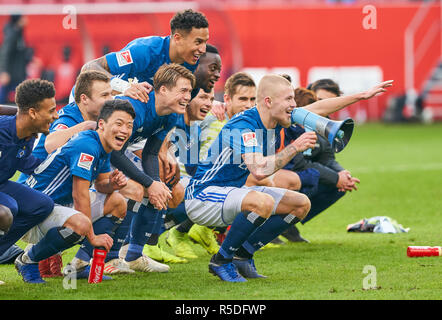 Ingolstadt, Germany, 1st December 2018.Germany, 1st December 2018. Rick VAN DRONGELEN, HSV 4 celebrates with megaphone and team mates Hee-Chan HWANG, HSV 20 Gotoku SAKAI, HSV 24 Julian POLLERSBECK, HSV 1 David BATES, HSV 5 Douglas SANTOS, HSV 6 Khaled NAREY, HSV 7 Lewis HOLTBY, HSV 8 Aaron HUNT, HSV 14 Bakery JATTA, HSV 18 Orel MANGALA, HSV 25  FC INGOLSTADT - HAMBURGER SV   - DFL REGULATIONS PROHIBIT ANY USE OF PHOTOGRAPHS as IMAGE SEQUENCES and/or QUASI-VIDEO -  2.German Soccer League , Ingolstadt, December 01, 2018  Season 2018/2019, matchday 15, HSV, Schanzer © Peter Schatz / Alamy Live Ne Stock Photo