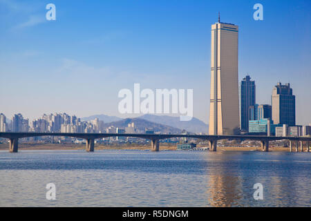 Korea, Seoul, Yeouido, 63 Building - one of Seouls most famous landmarks, on the banks of the Hangang river Stock Photo