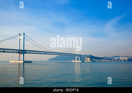 Korea, Gyeongsangnam-do, Busan,  Gwangan - Gwangalli beach, Gwangan Bridge also know as Diamond Bridge Stock Photo