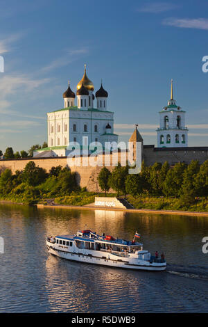 Russia, Pskovskaya Oblast, Pskov of Pskov Kremlin from the Velikaya River Stock Photo