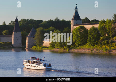 Russia, Pskovskaya Oblast, Pskov of Pskov Kremlin from the Velikaya River Stock Photo